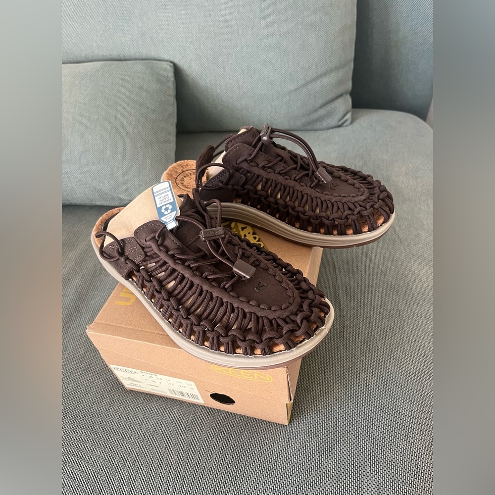 NWT Keen Uneek Convertible Sandals in Java